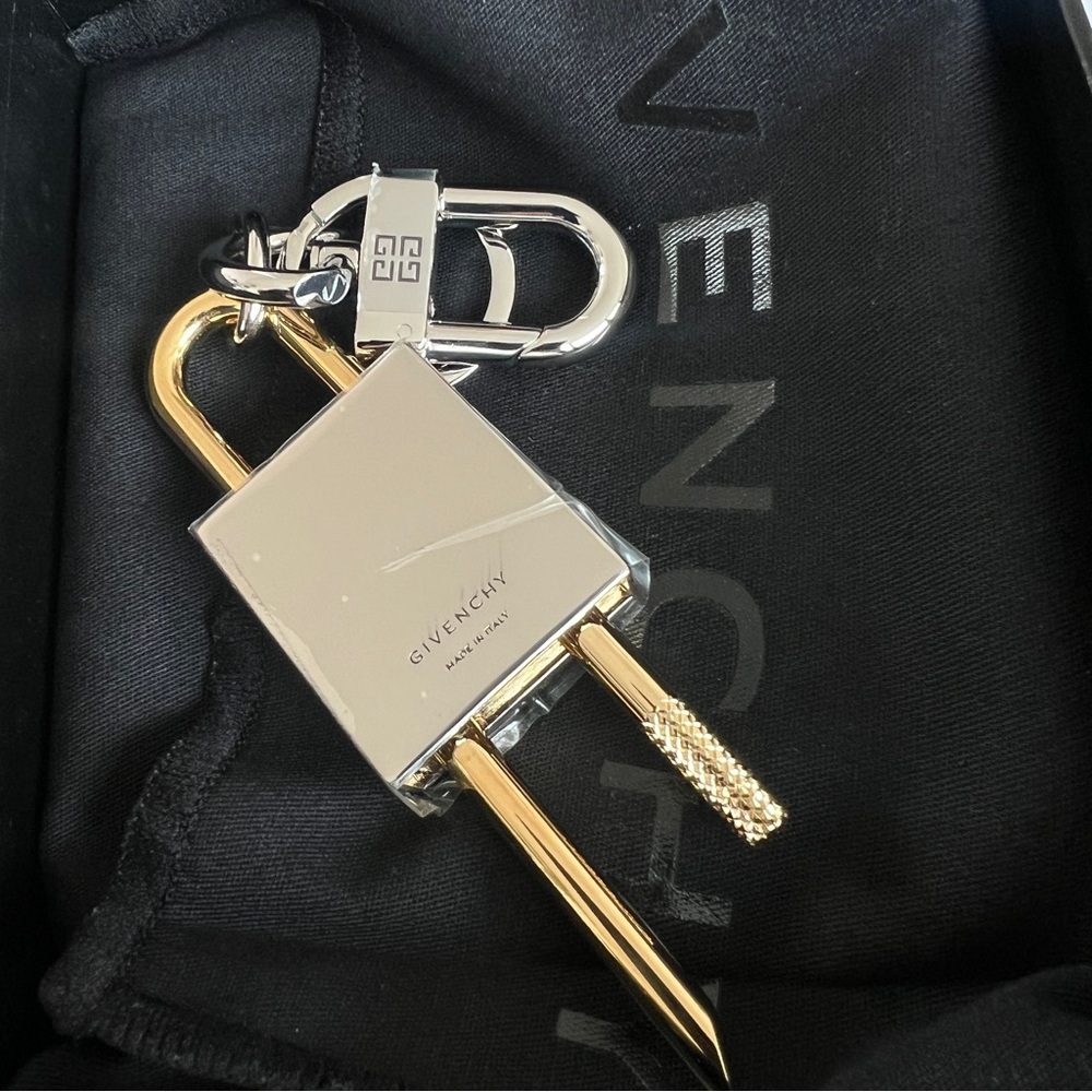 Givenchy gold silver tone shark lock keychain - Picture 4 of 9
